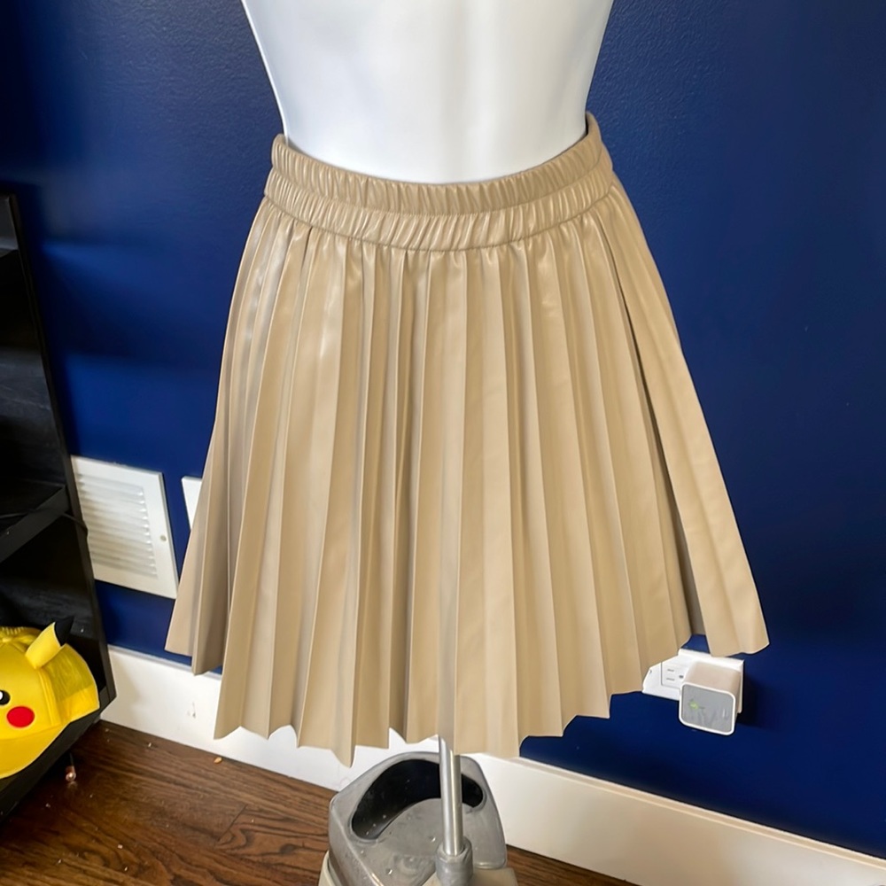 NWT pleated faux leather skirt